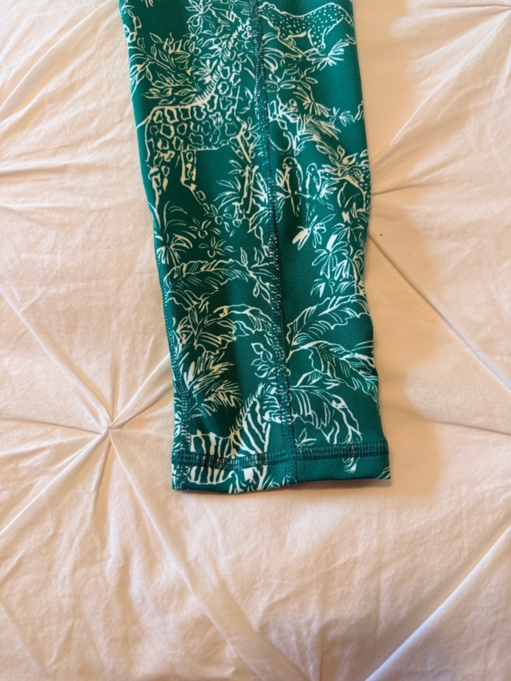 LILLY PULITZER UPF 50+
Luxletic 26" High Rise
Weekender Legging| Safari SIZE: SM - Picture 3 of 10